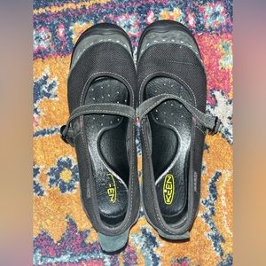 Black and gray canvas/leather Keen Mary Jane shoes, size 8